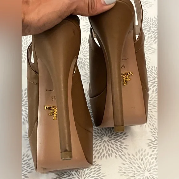 Prada peep toe Mary Jane platform heels SZ 35.5 - Picture 8 of 8